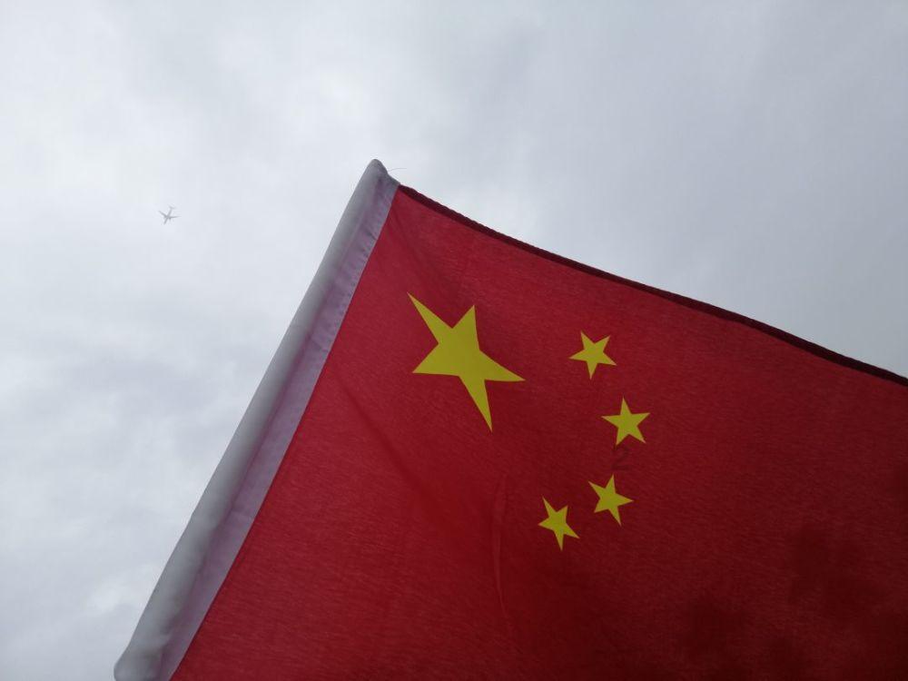 (法治)法 • 视界 | 500斤重黄牛被困!消防员“拔河”救牛